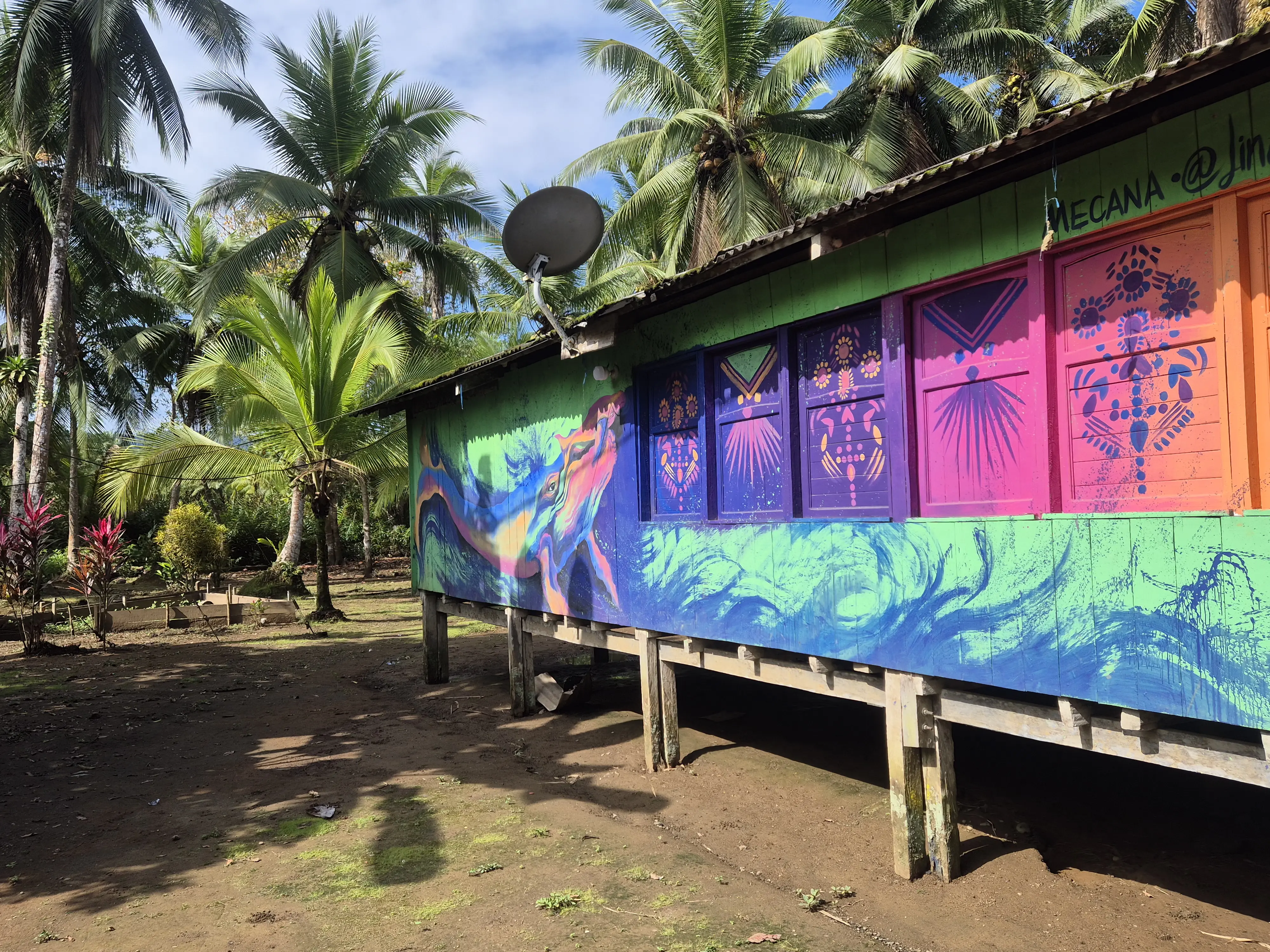 Posada Mecana - Casa con murales